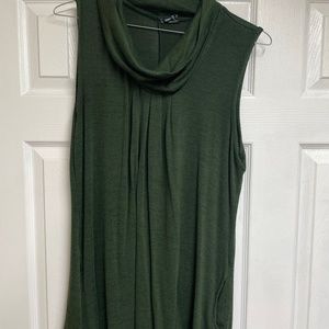 Sleeveless oversized shirt